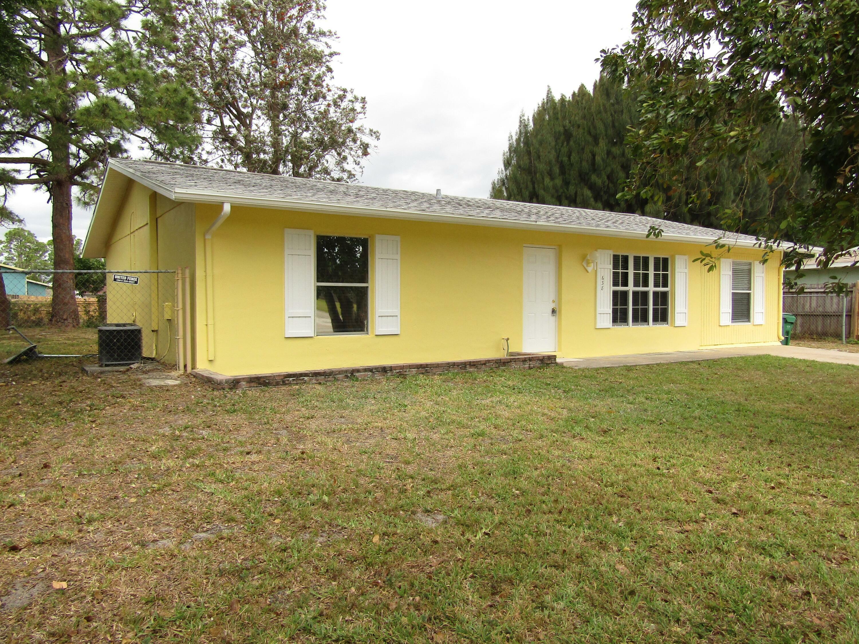 Property Photo:  638 SW Ivanhoe Drive  FL 34983 