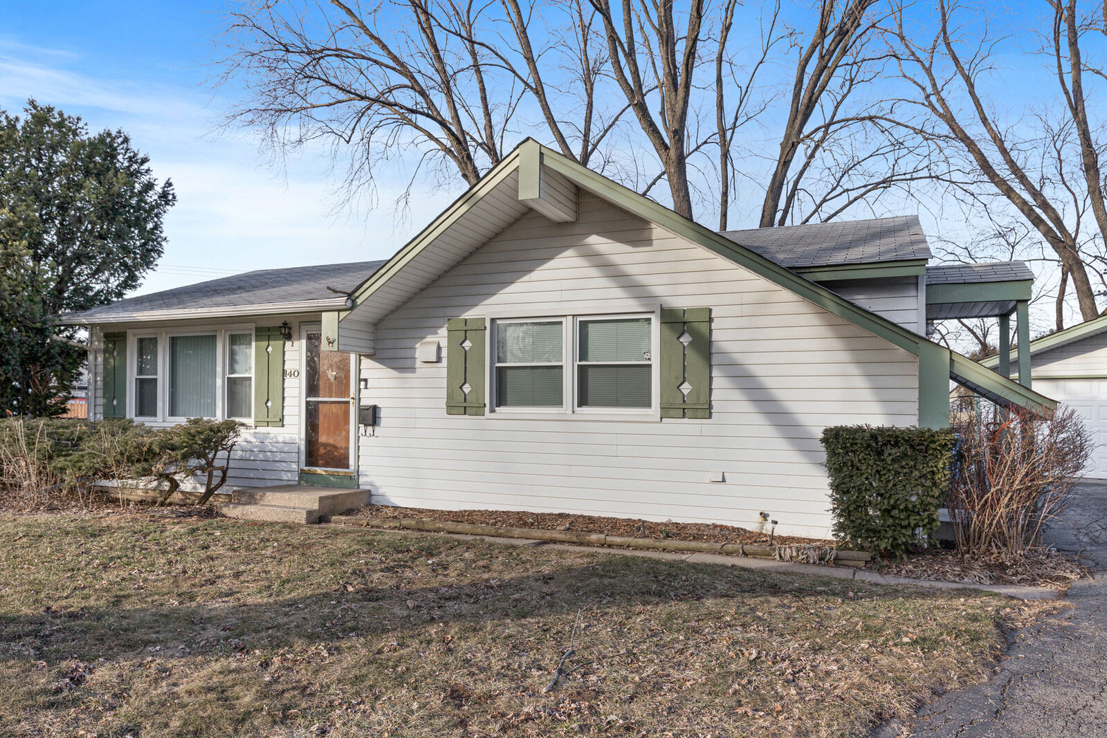 Property Photo: 140 Mora Road IL 60110