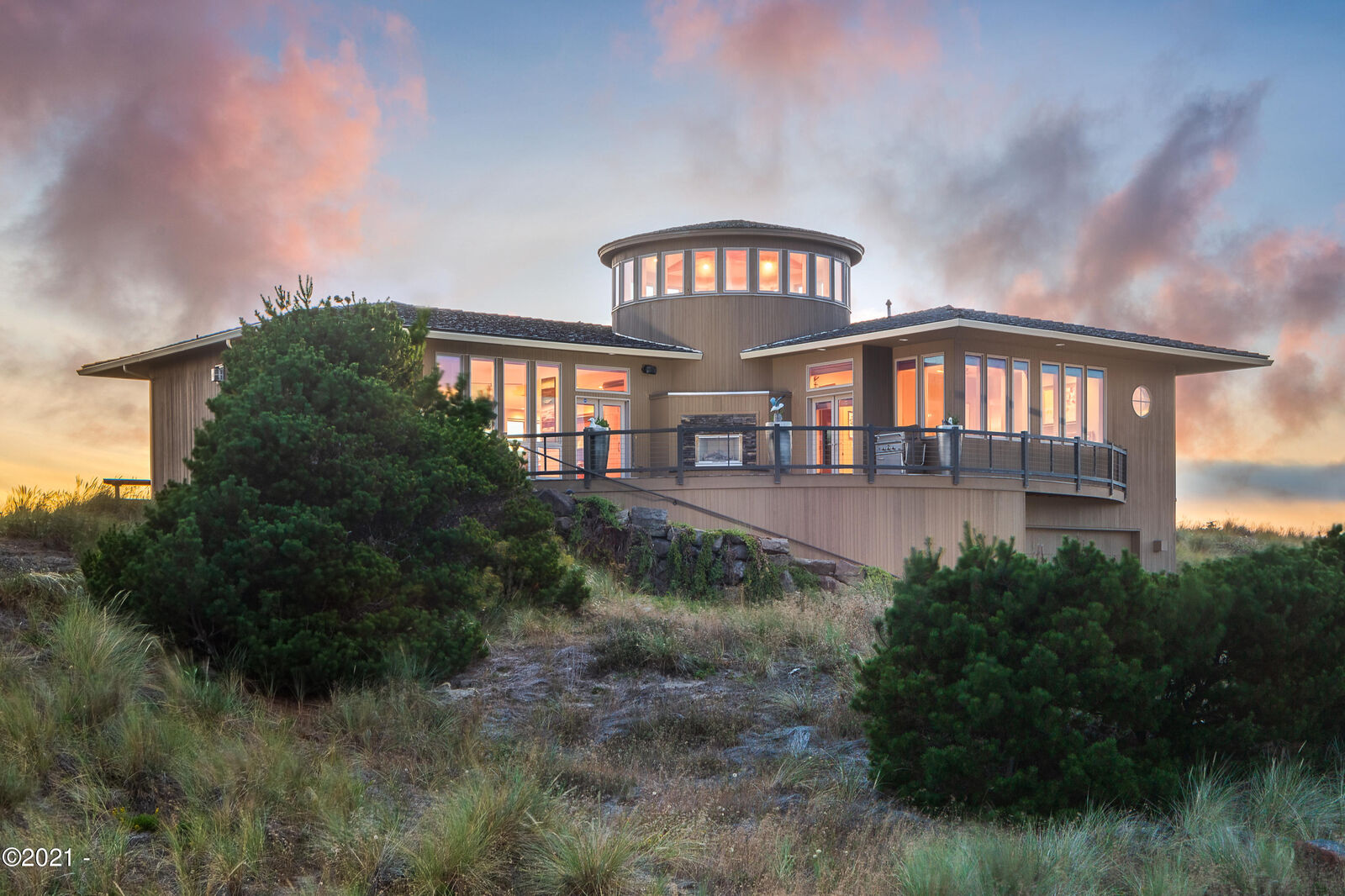 Property Photo: 359 Salishan Dr OR 97388