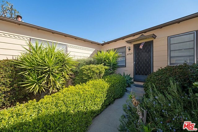 Property Photo:  8767 Airdrome Street  CA 90035 