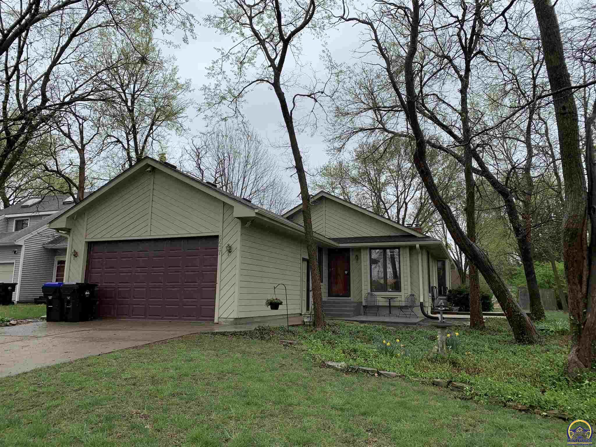 Property Photo: 5417 SW West Dr KS 66606