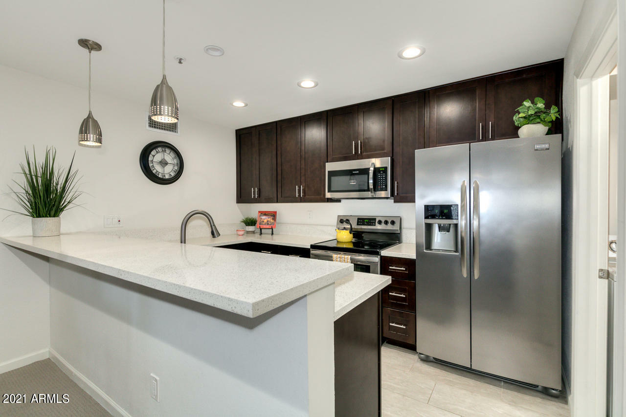Property Photo:  4704 E Paradise Village Parkway 301  AZ 85032 
