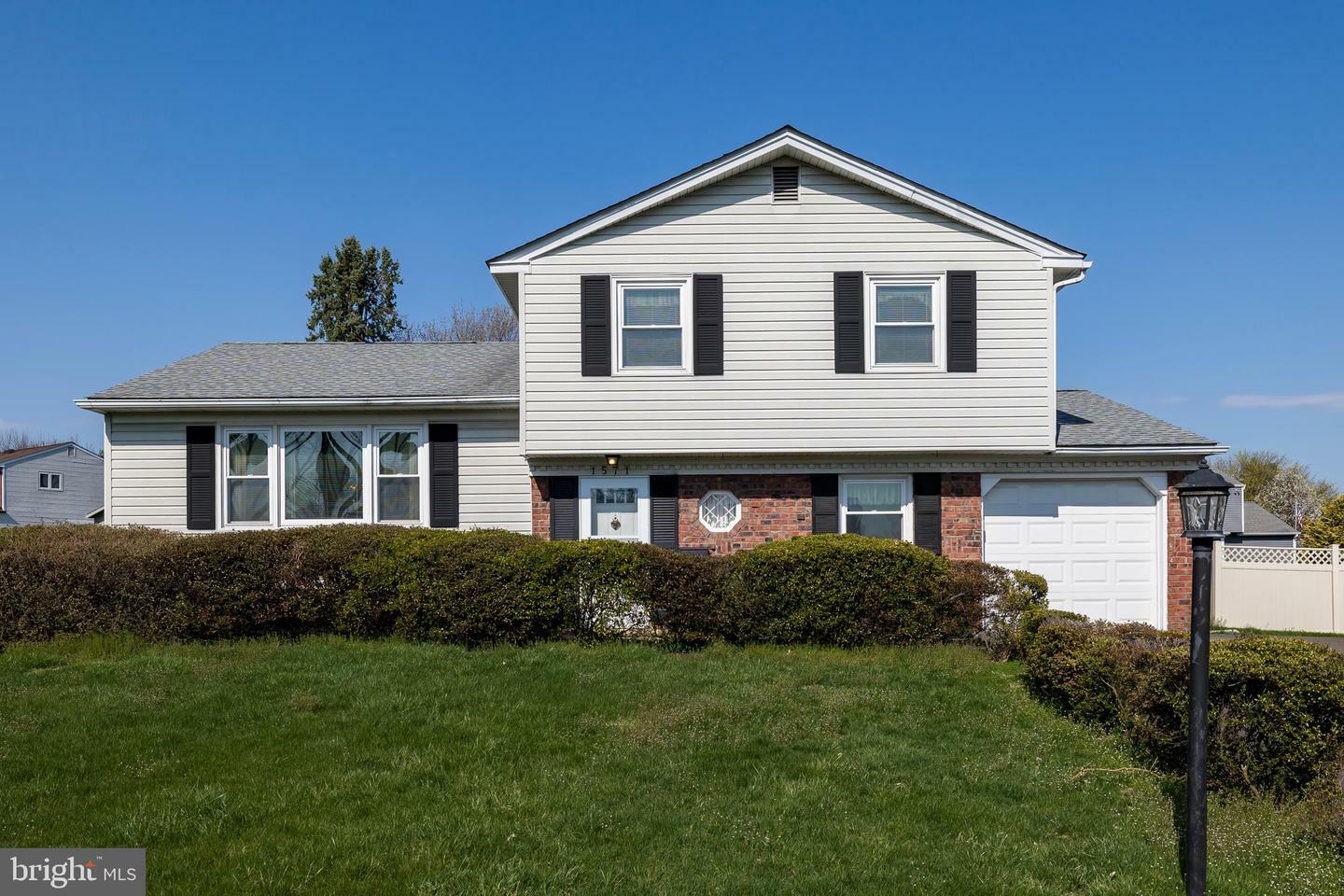 Property Photo:  1571 Wheatfield Lane  PA 18974 