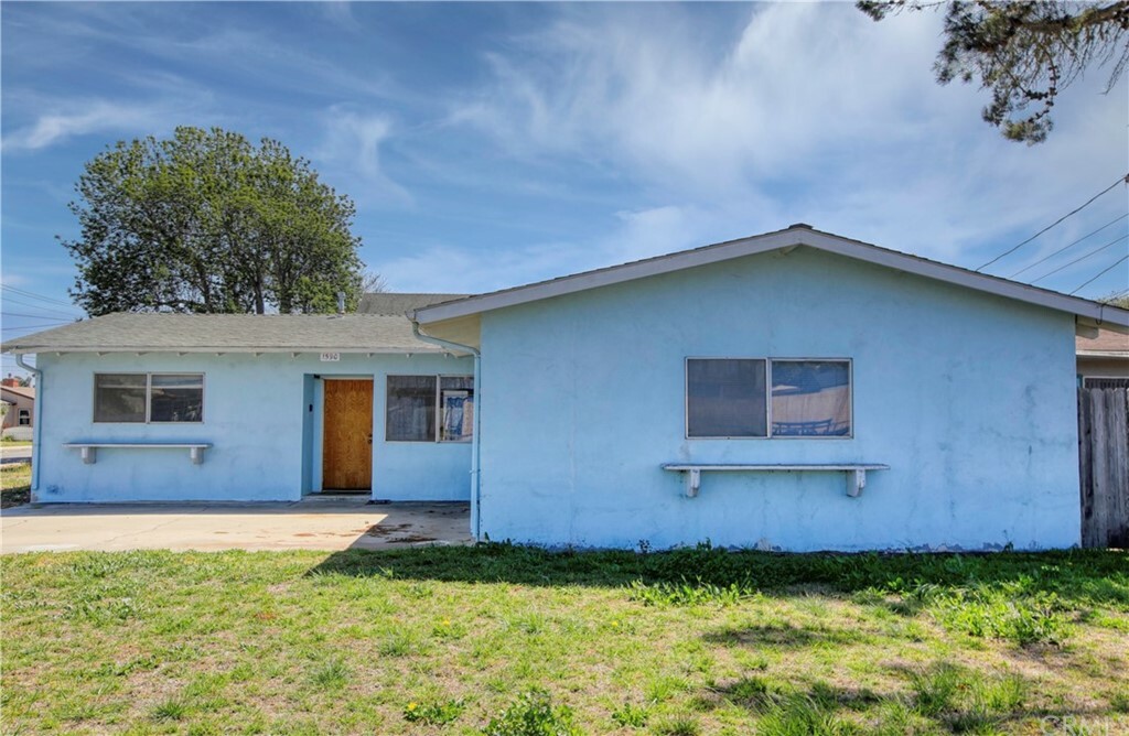 Property Photo:  1590 Manhattan Avenue  CA 93433 