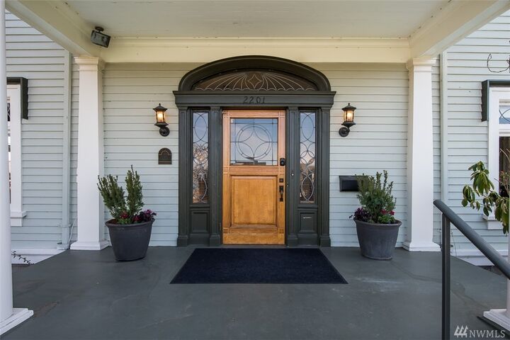 Property Photo: 2201 Rucker Ave WA 98201