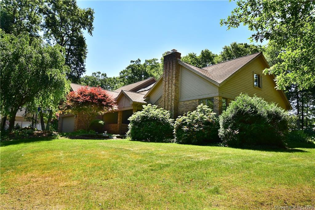 Property Photo: 5 Ellridge Place CT 06029