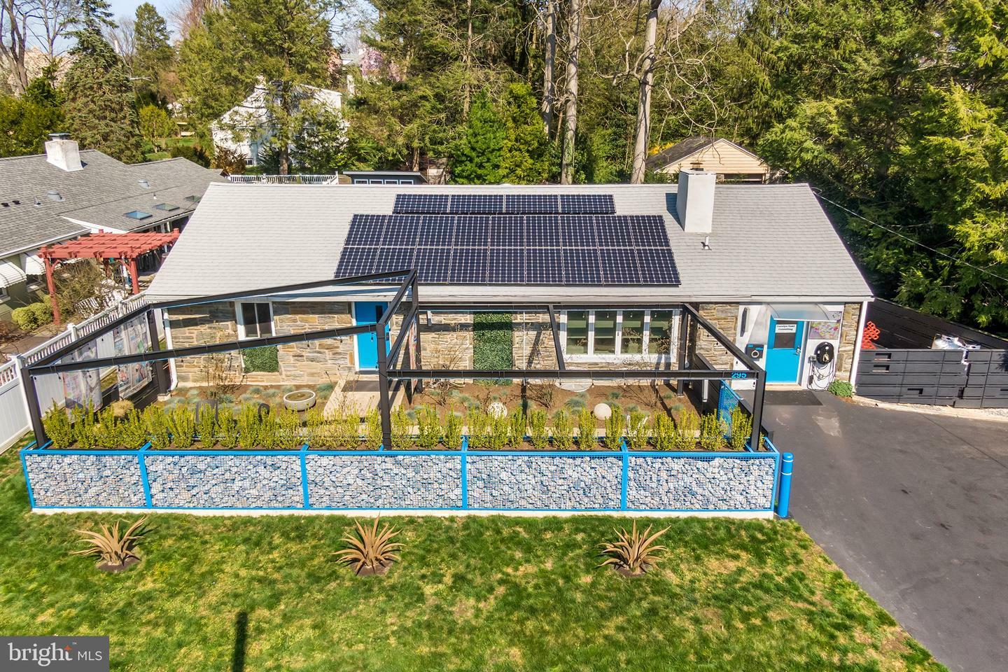 Property Photo: 295 N Providence Road PA 19063