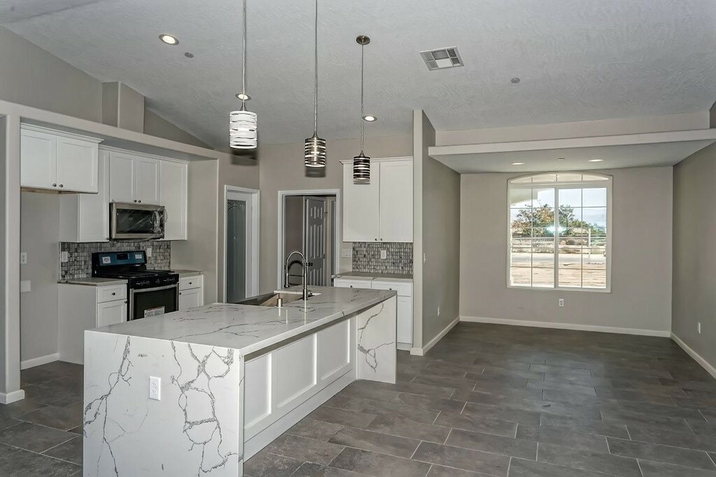 Property Photo:  17922 Hinton Street  CA 92345 