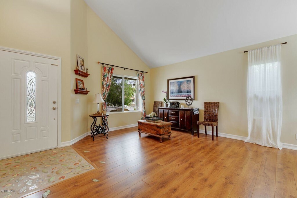 Property Photo:  895 Jasper Avenue  CA 93004 