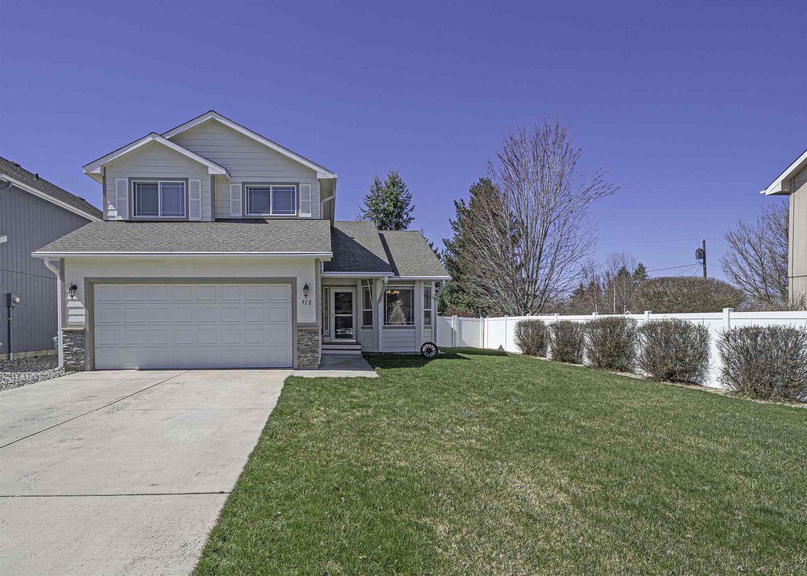 Property Photo: 912 S Rees Ln WA 99037