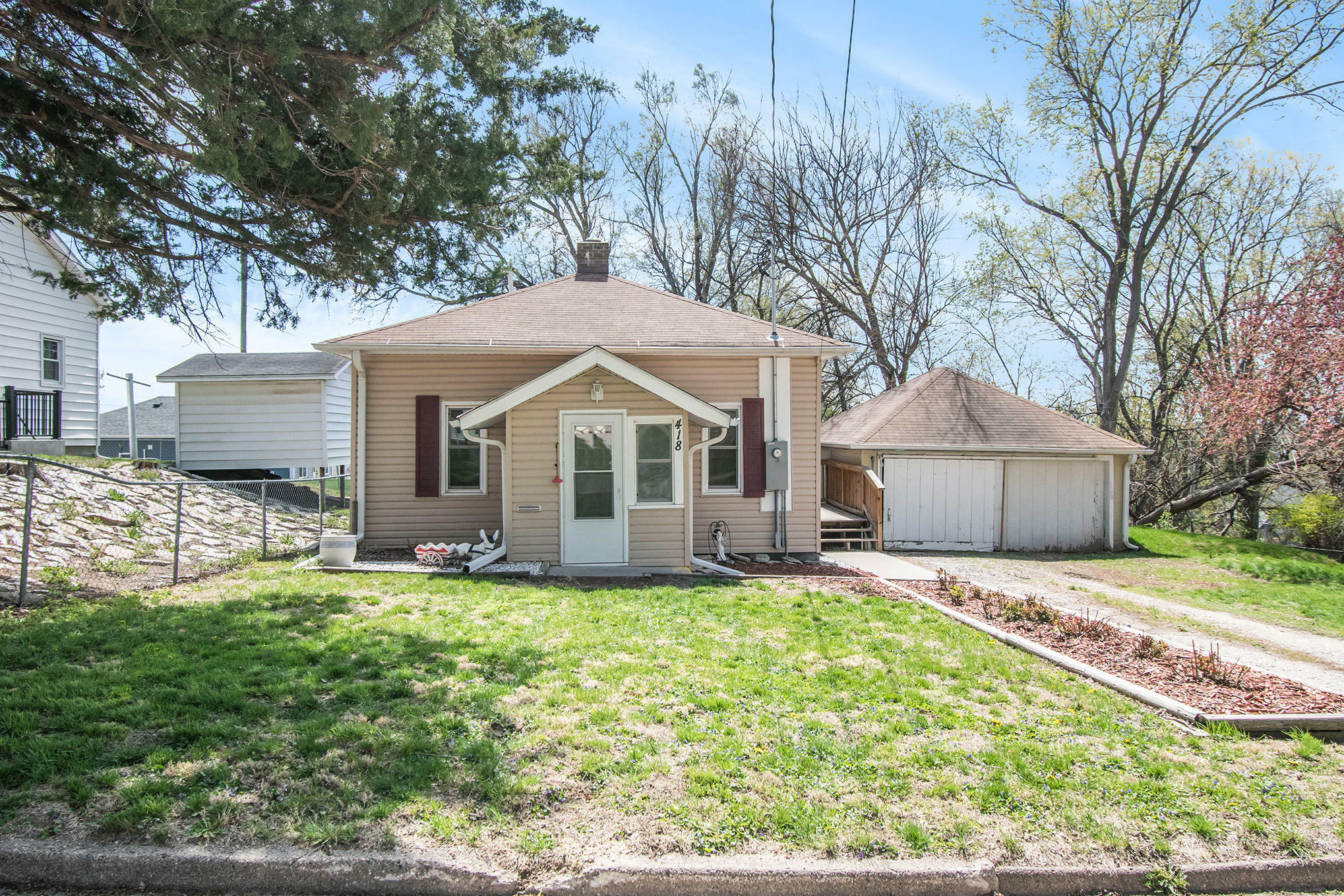 Property Photo:  418 E Michigan  Street  IA 51555 