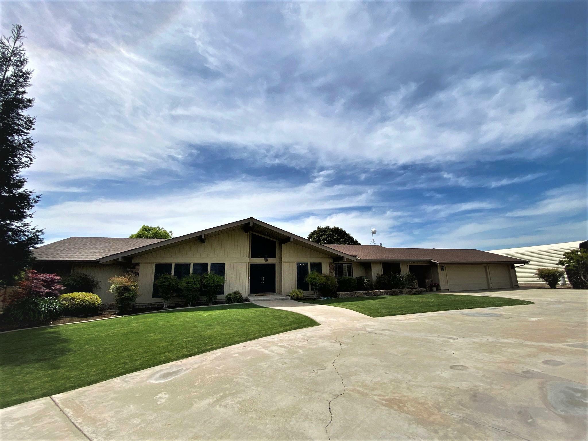 Property Photo:  40561 Road 144  CA 93615 