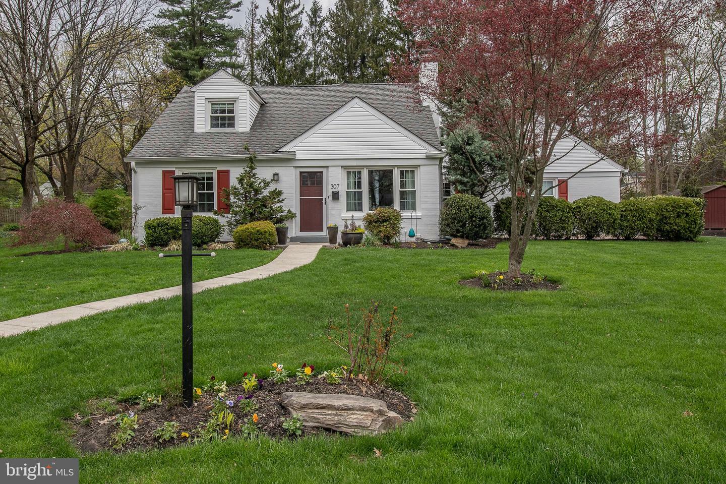 Property Photo: 307 Marlyn Lane PA 19086