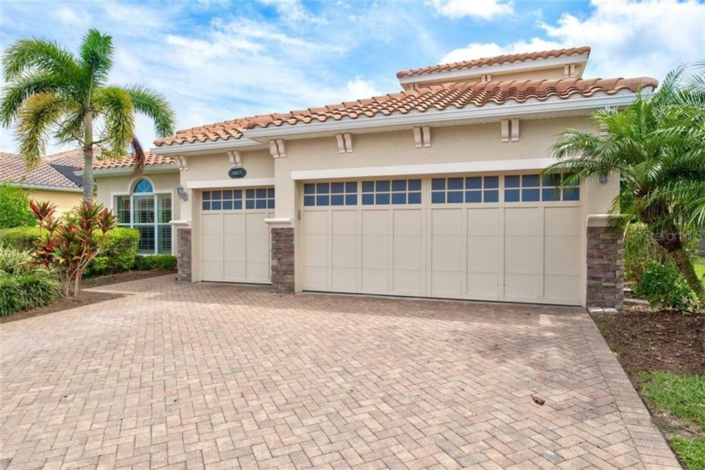 Property Photo:  5601 Rock Dove Drive  FL 34241 