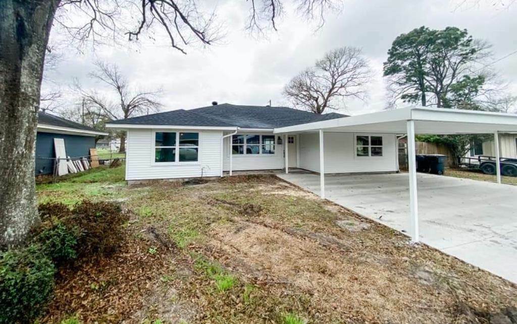 Property Photo:  808 S 14th Street  TX 77627 