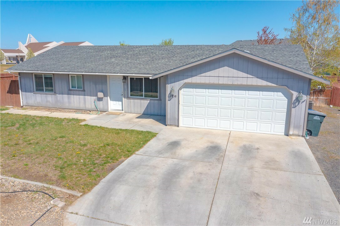 1738 W Mockingbird St  Moses Lake WA 98837 photo