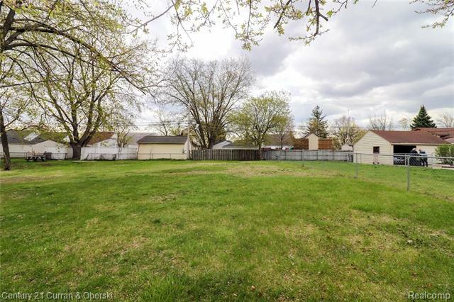 Property Photo:  18590 Robert Street  MI 48122 