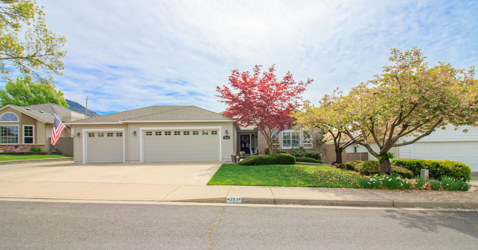 Property Photo: 2934 Farmington Avenue OR 97504