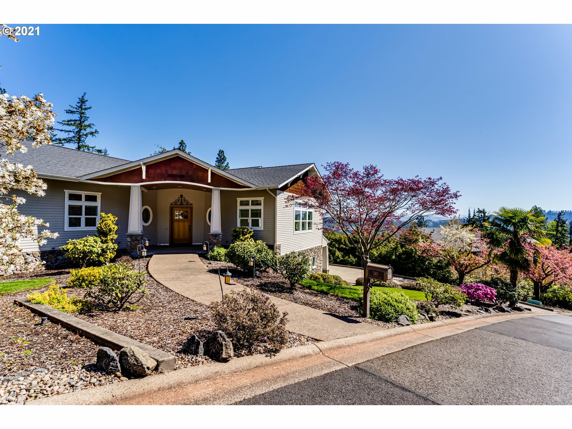 745 Pine View Ct  Eugene OR 97405 photo