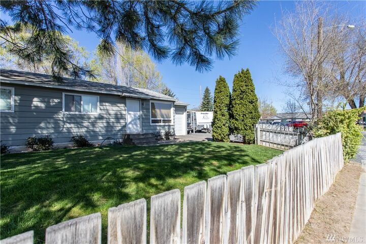 Property Photo: 1560 N Mary Street WA 98837