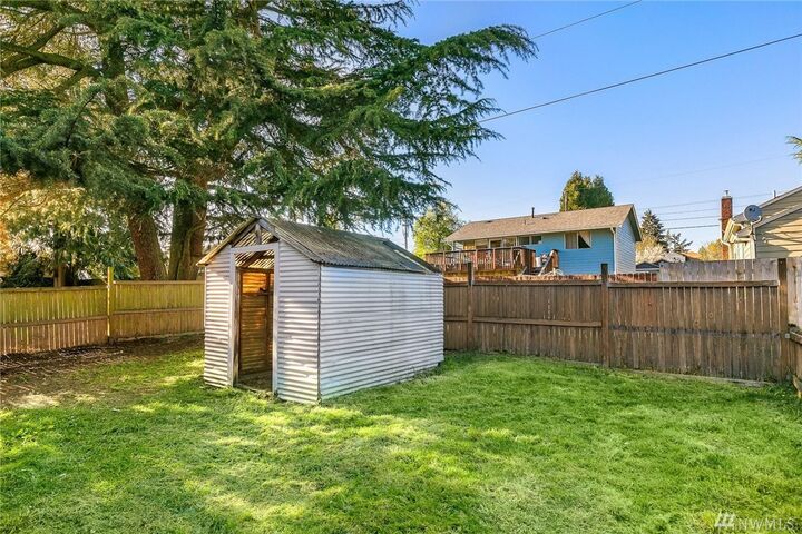 Property Photo:  510 N 102nd St  WA 98133 