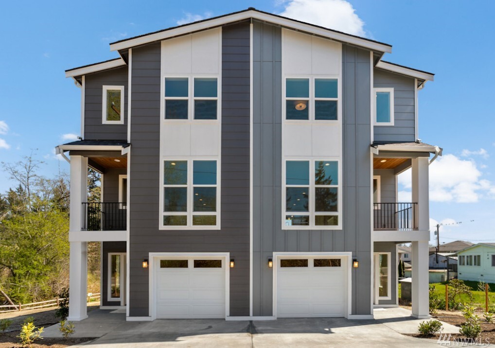 Property Photo: 13803 Admiralty Wy M2 WA 98087