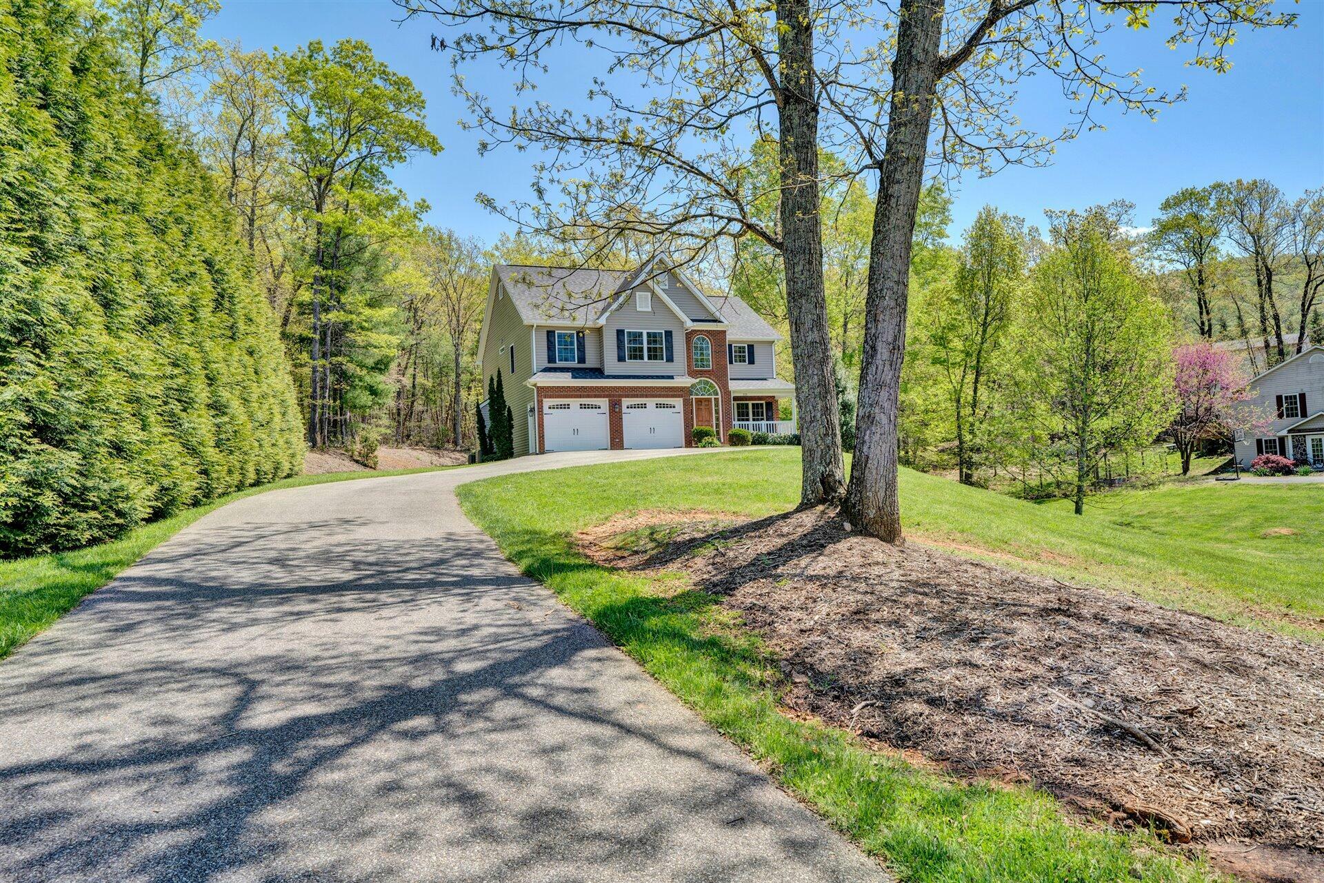 Property Photo:  115 Concord Cir  VA 24151 