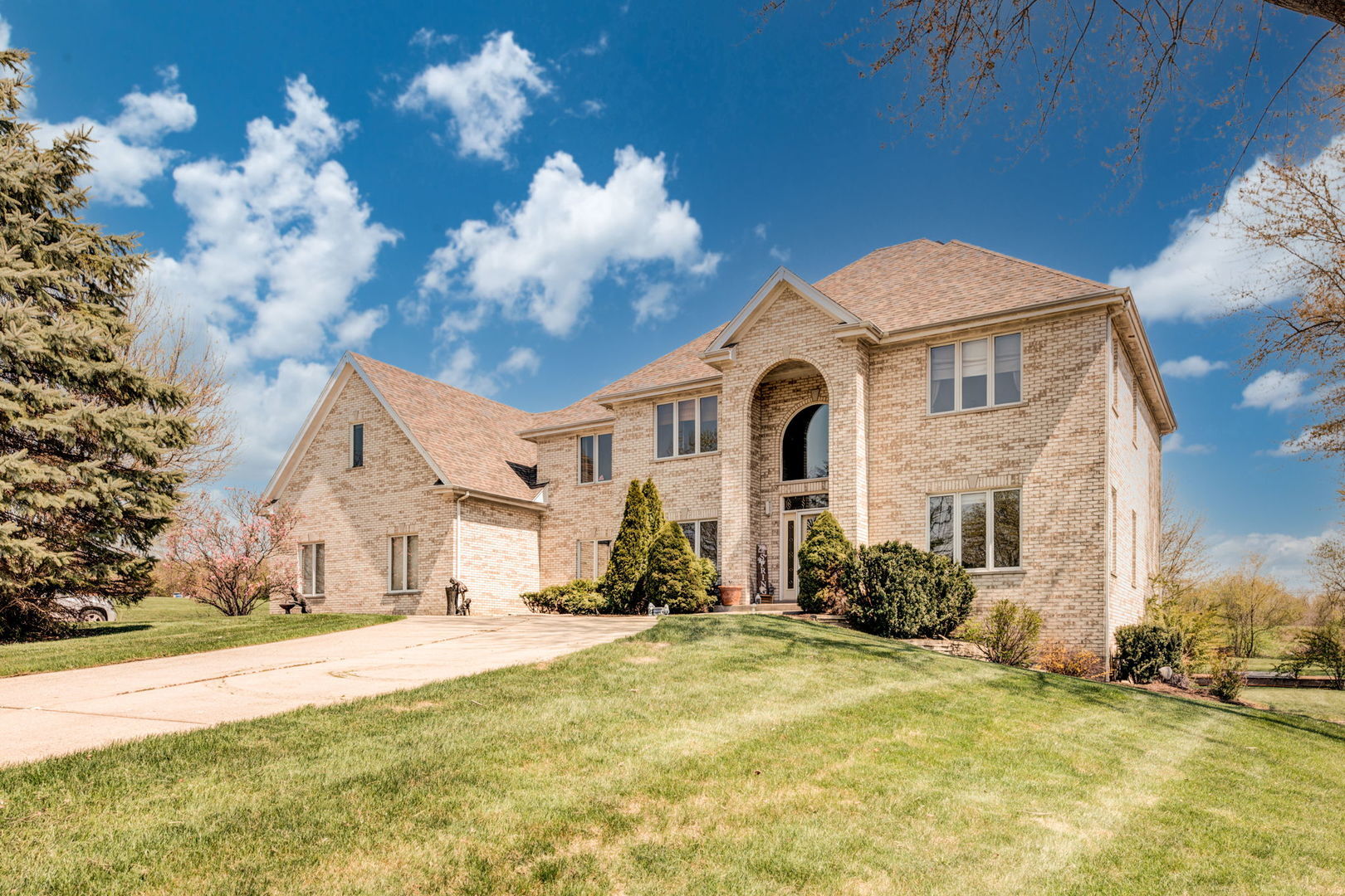Property Photo: 169 Sycamore Drive IL 60047