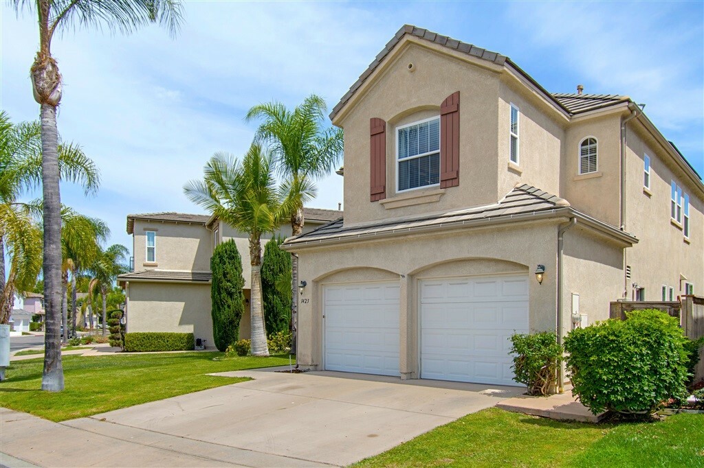 Property Photo:  1423 Enchante Way  CA 92056 