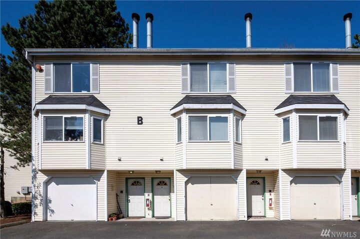 Property Photo:  833 SW Sunset Blvd B9  WA 98057 