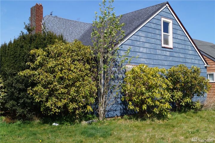 Property Photo:  350 N Jeffries St  WA 98520 