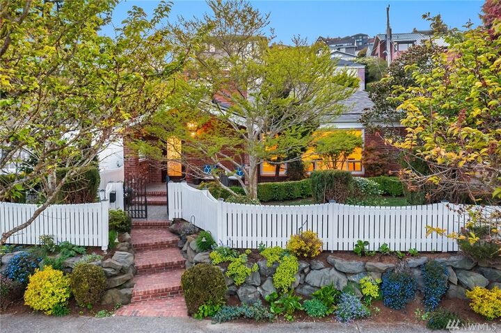 2427 35th Ave W  Seattle WA 98199 photo