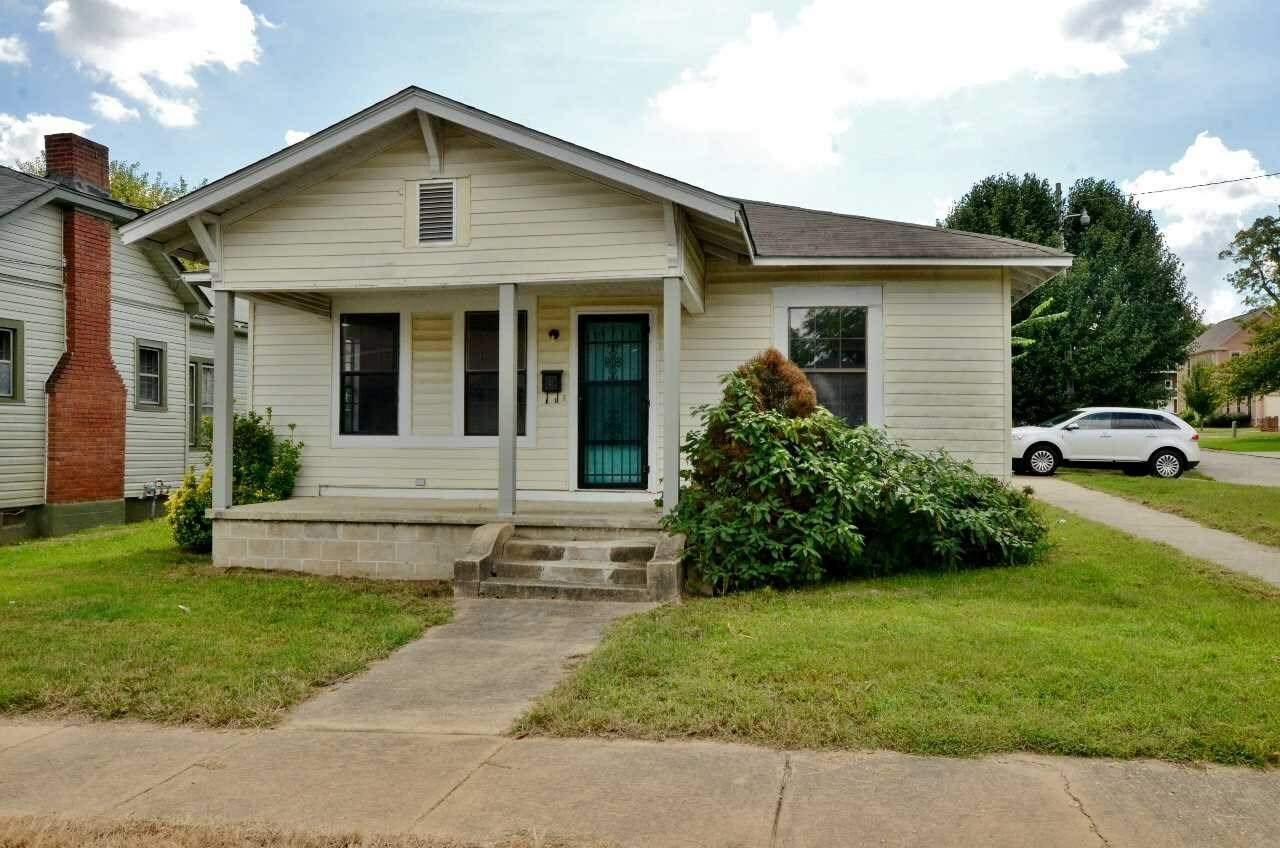 Property Photo: 315 W Matthews AR 72401