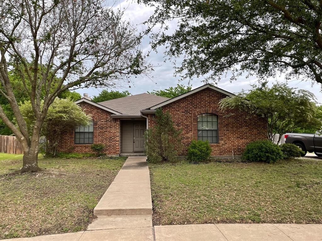 Property Photo: 3484 Bristlecone Court TX 75032
