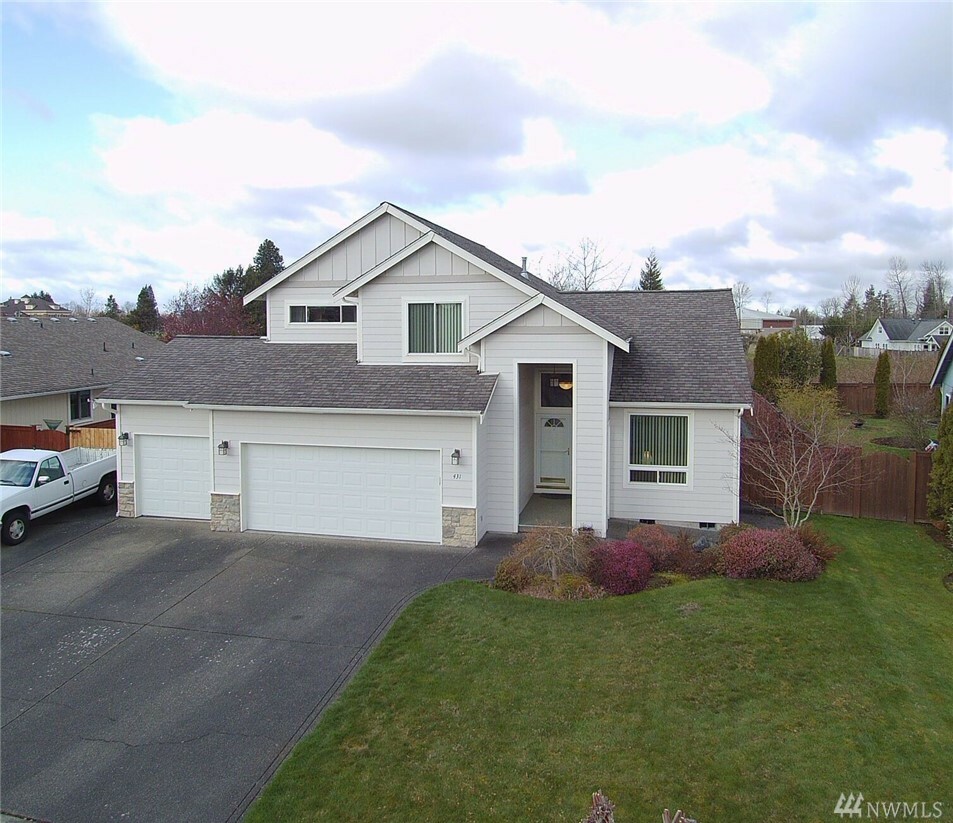 Property Photo:  431 Trullinger St  WA 98321 