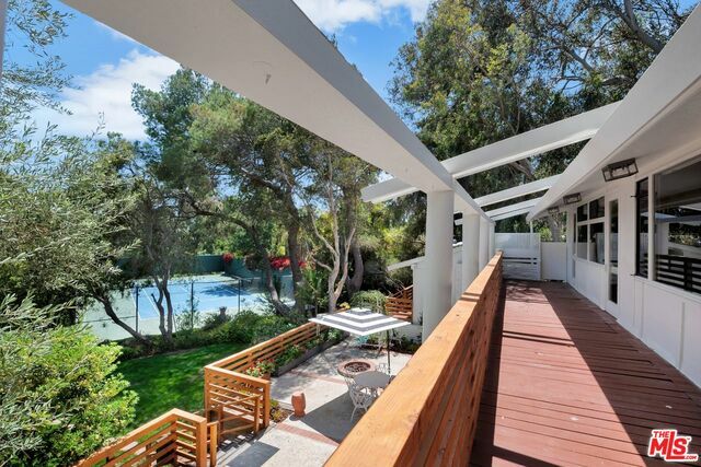 Property Photo: 28818 Selfridge Dr CA 90265