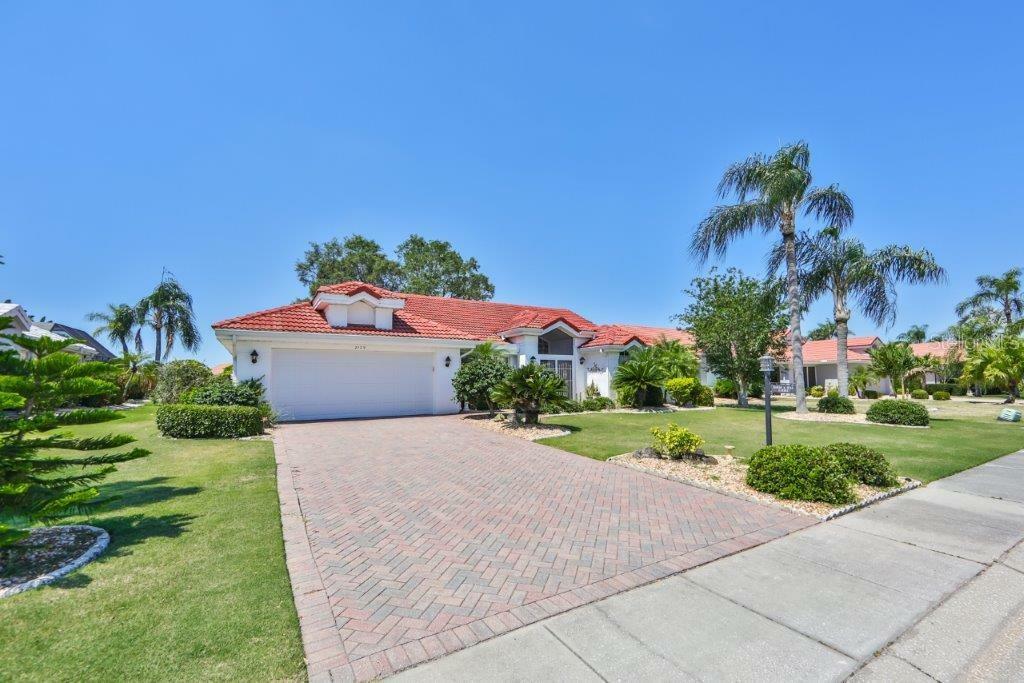 Property Photo:  2129 New Bedford Drive  FL 33573 