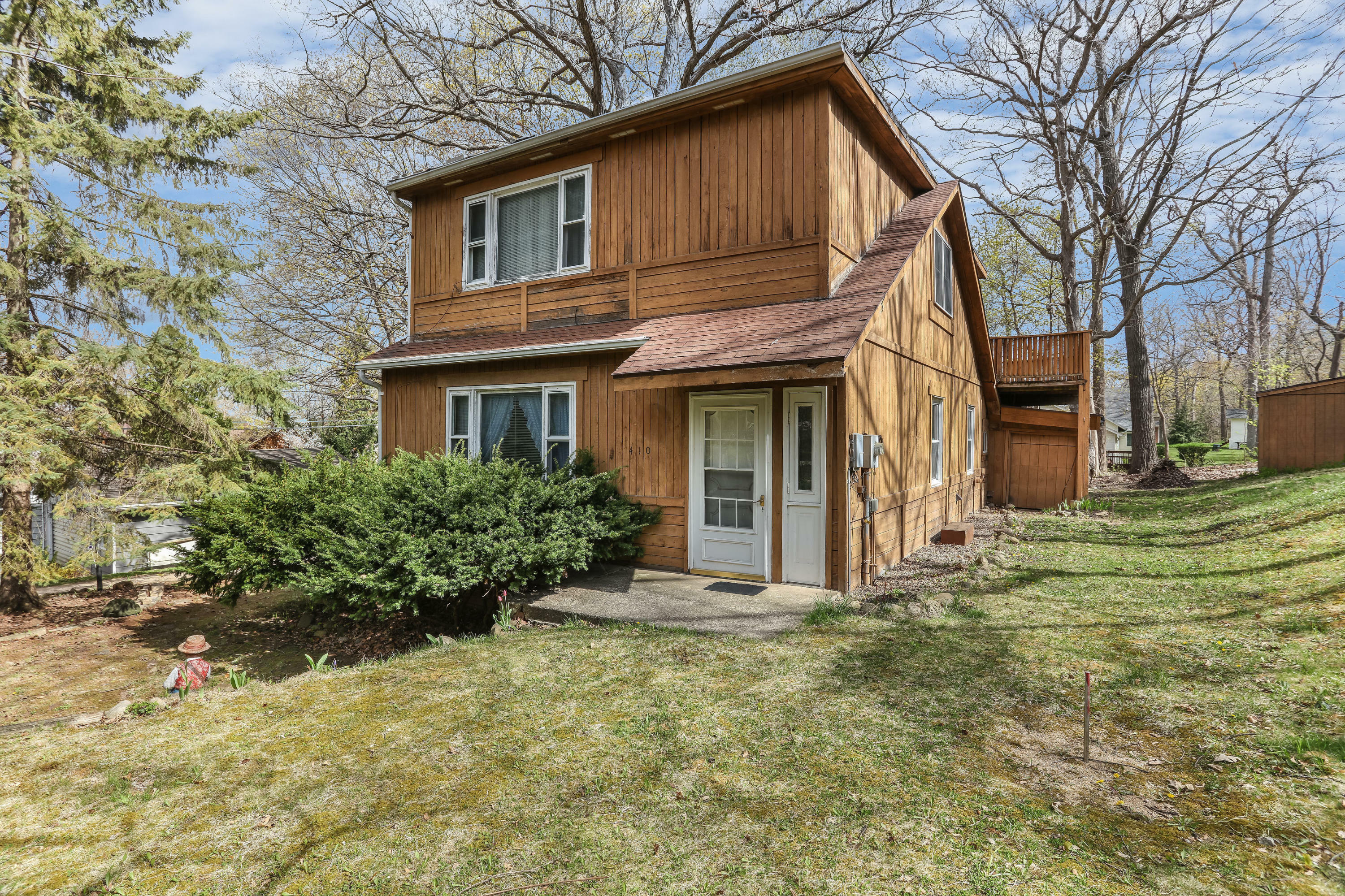 Property Photo:  410 Upper Horseshoe Dr  WI 53181 