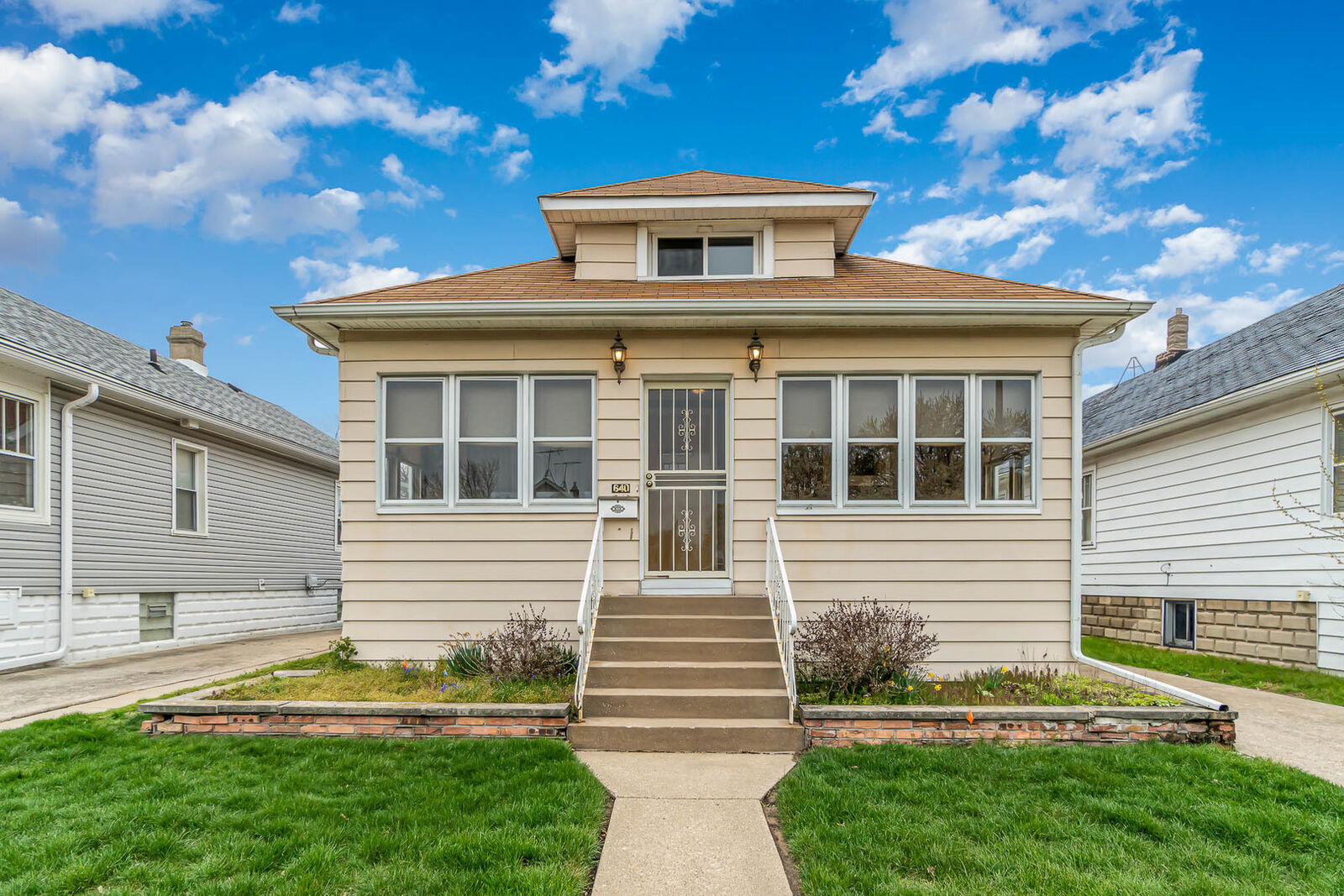Property Photo:  640 Price Avenue  IL 60409 