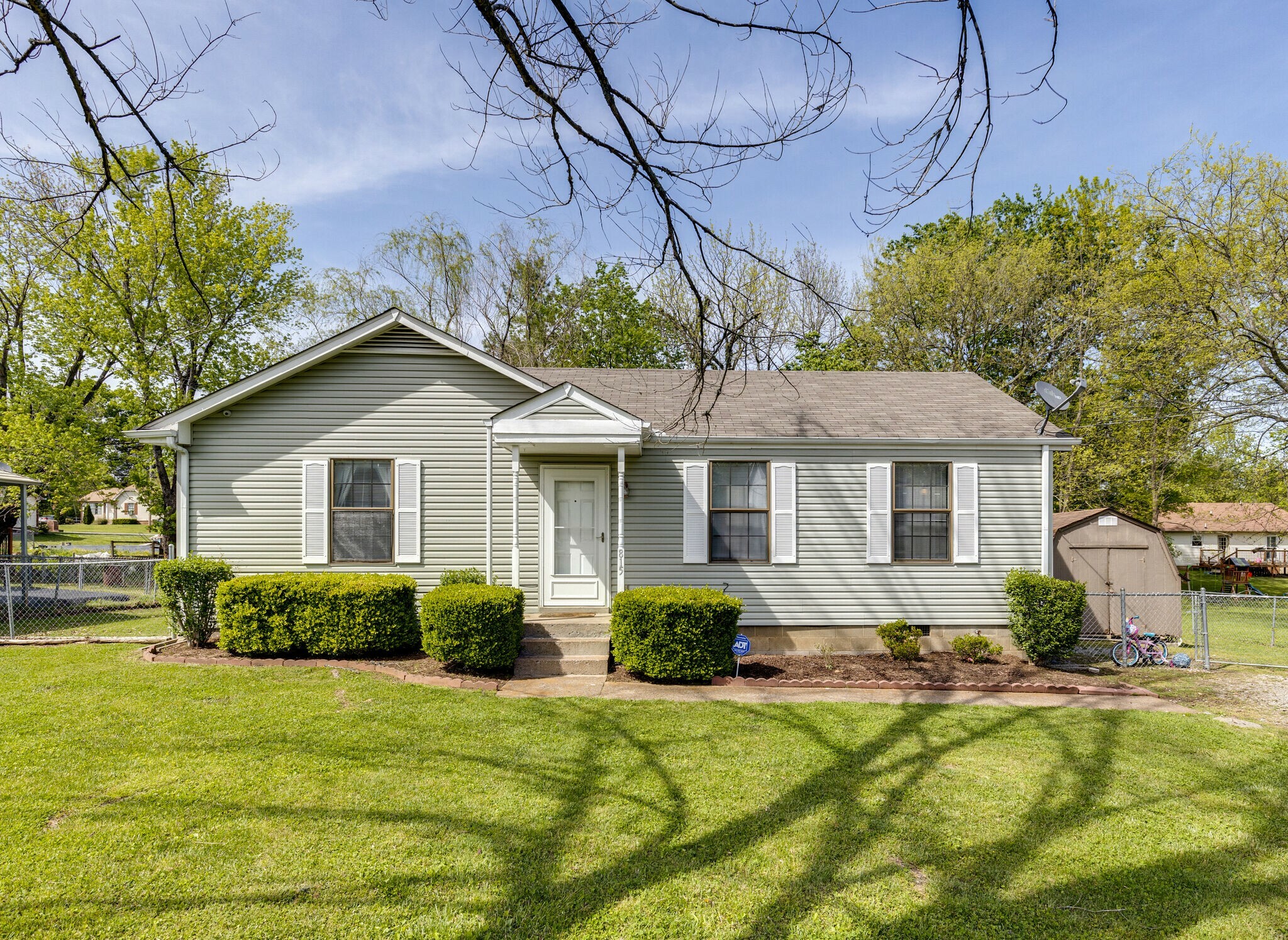 Property Photo: 815 Farmingdale Dr TN 37086