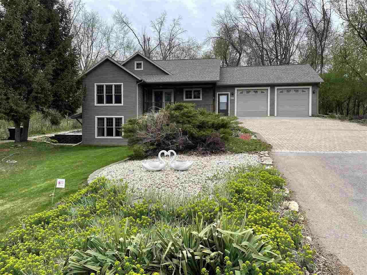 Property Photo:  W9418 Lake Dr  WI 53534 