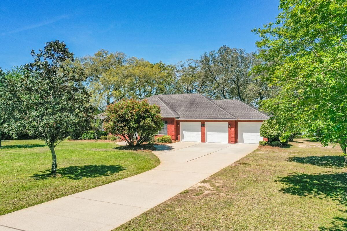 Property Photo: 35 Longwood Drive FL 32579