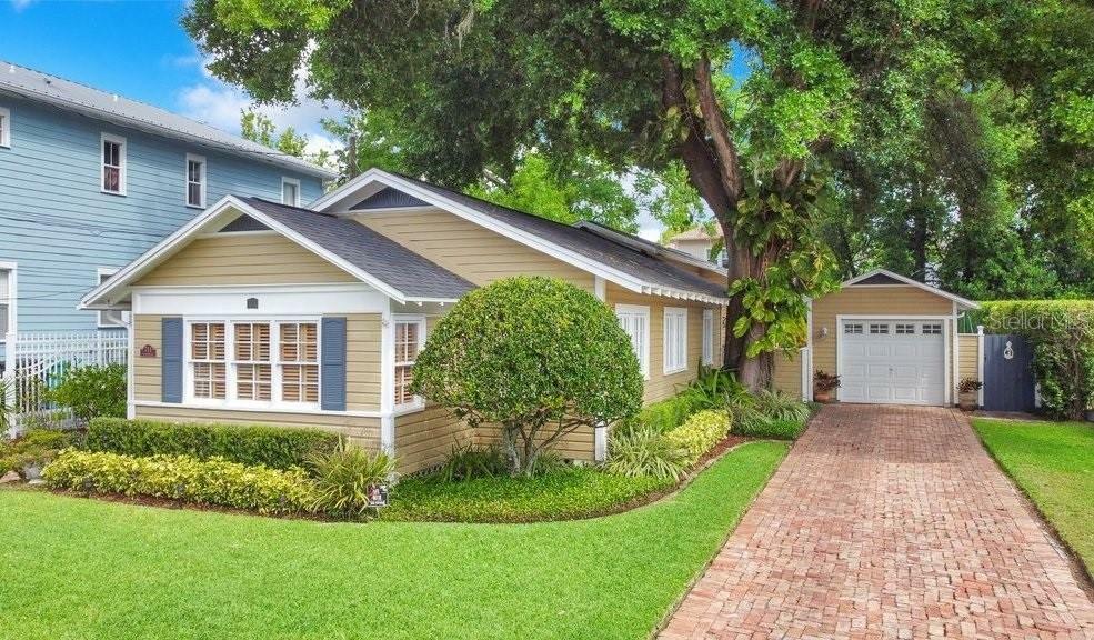 Property Photo: 711 E Amelia Street FL 32803