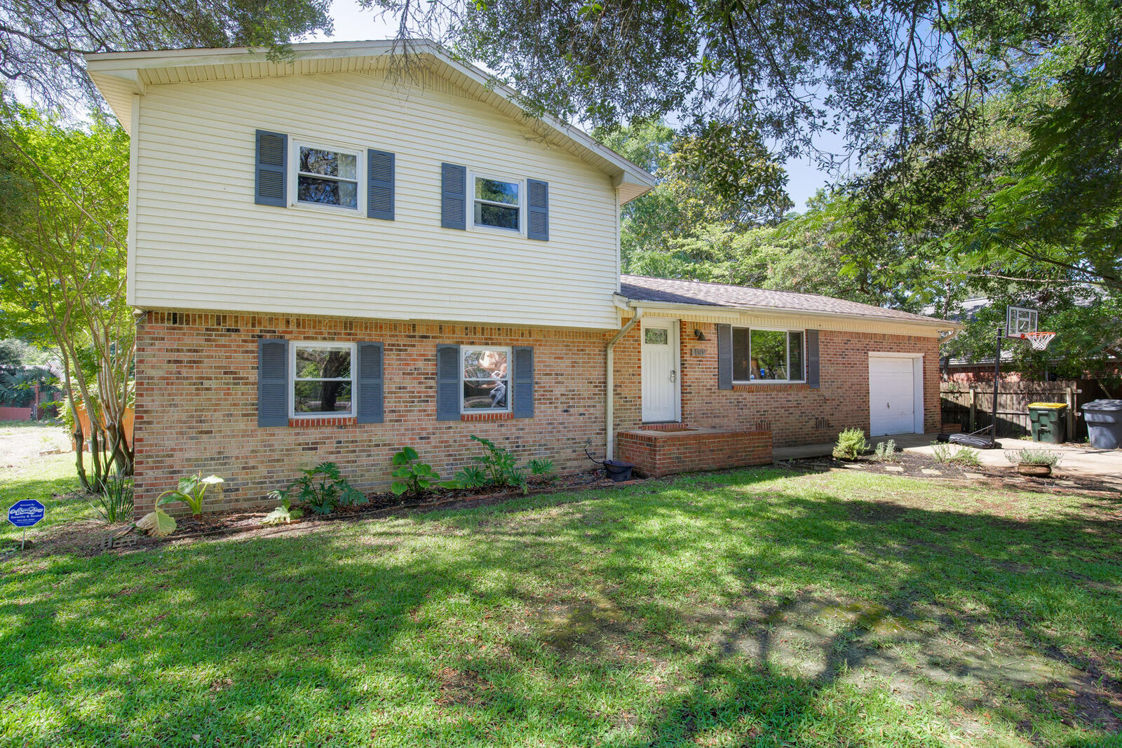 Property Photo: 110 NE Yacht Club Drive FL 32548