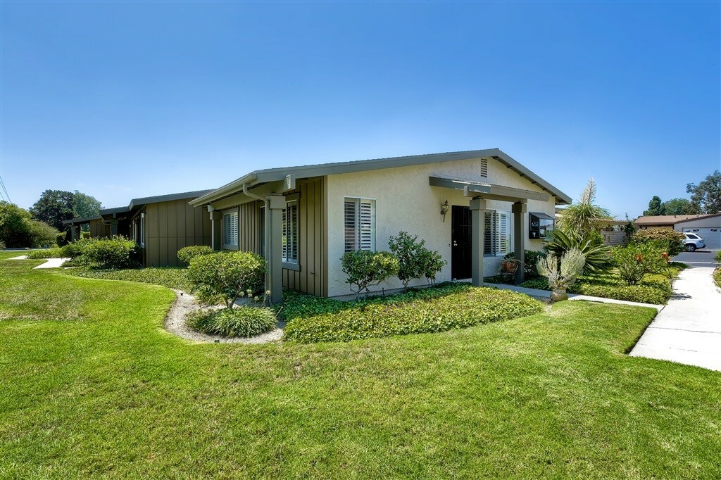 Property Photo:  1016 Turnstone Way  CA 92057 