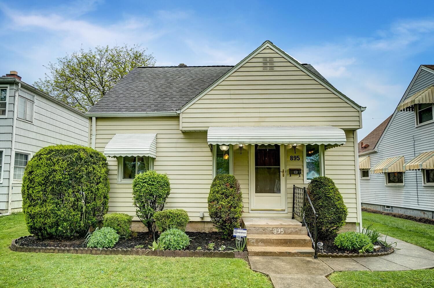 Property Photo:  895 Wiltshire Road  OH 43204 