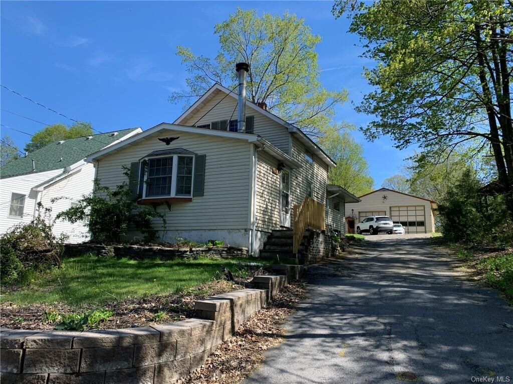 Property Photo:  28 Farries Avenue  NY 10921 