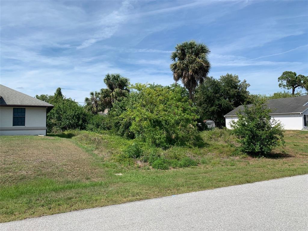 Property Photo: 21496 Circlewood Avenue FL 33952