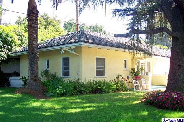 Property Photo:  1325 E Altadena Drive  CA 91001 