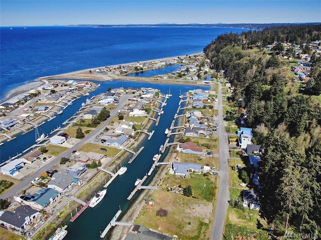 Property Photo: 3691 Shorewood Ave WA 98253
